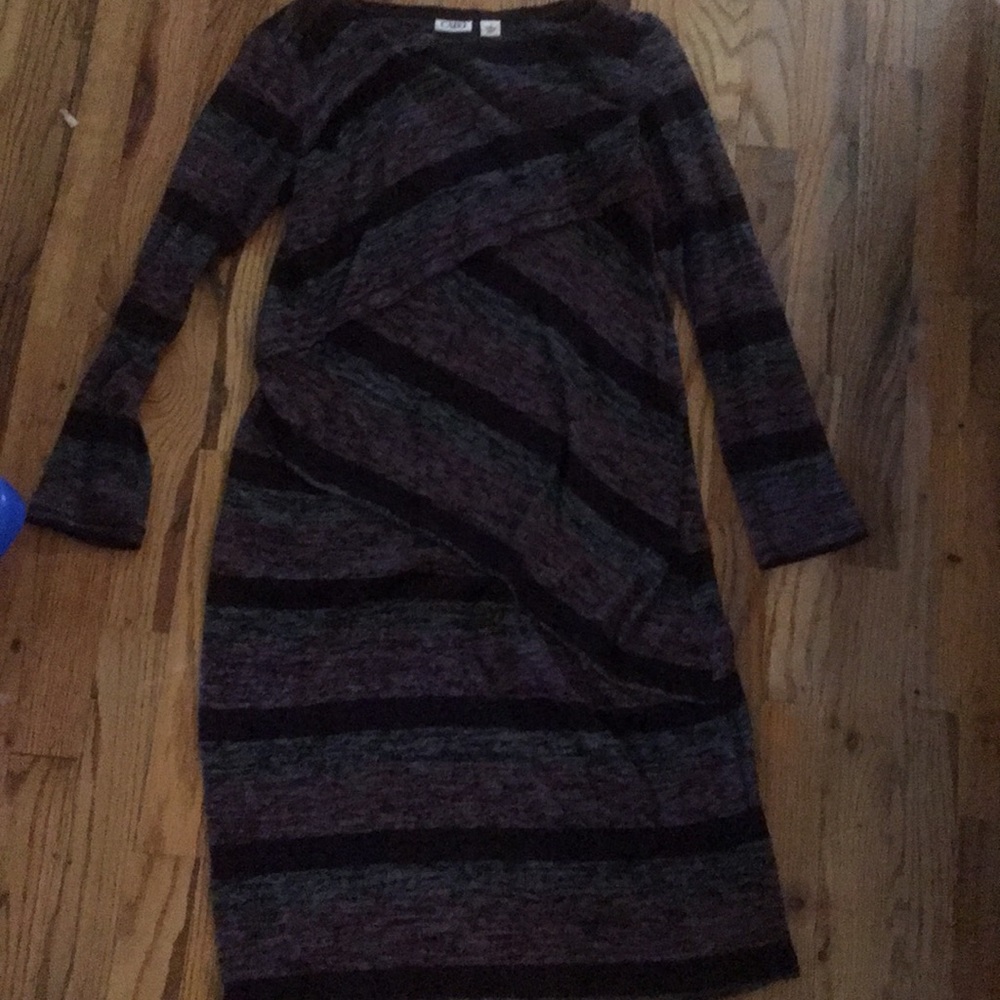 Small ladies Cato dress. 3/4 length sleeved